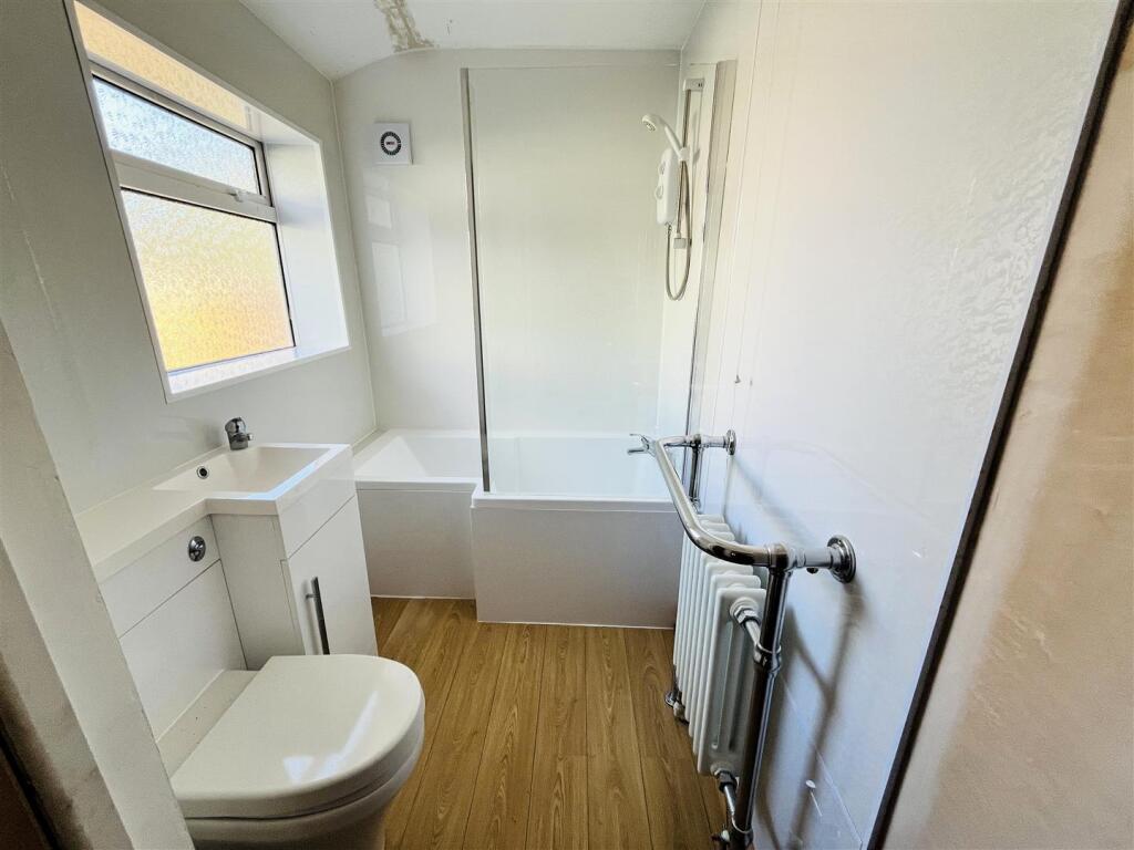 bathroom .jpg