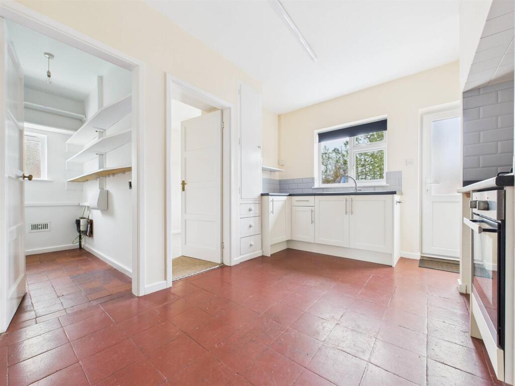 Kitchen/Dining Area