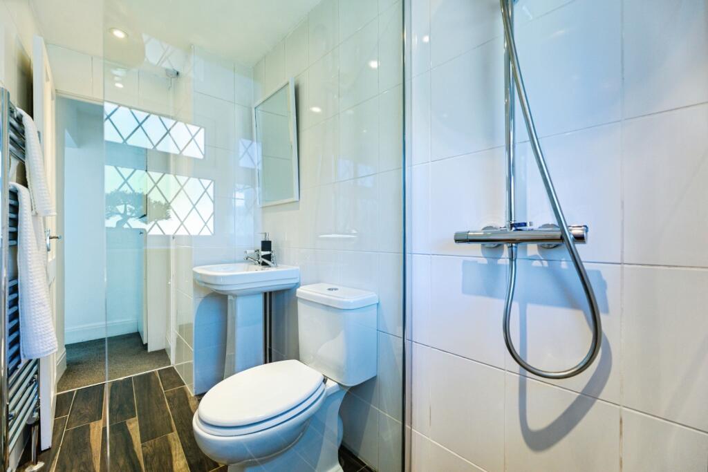 pbox-bathroom-334144.jpg