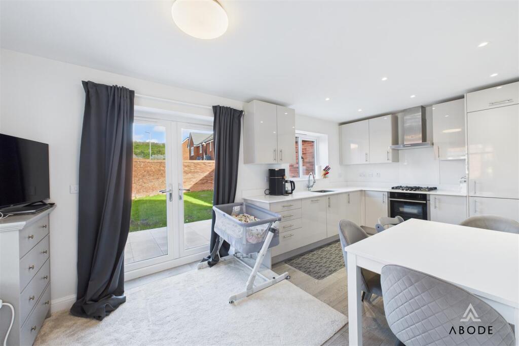 CAM04151G0-PR0161-STILL007.jpg