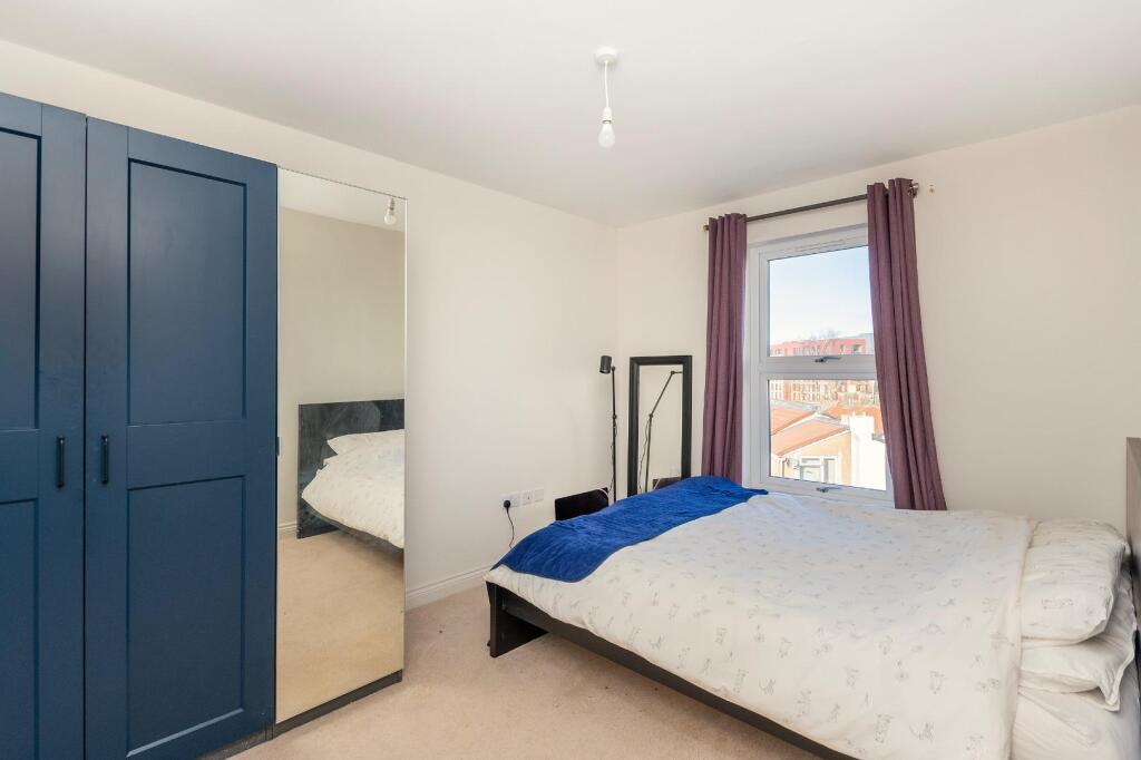 F1W3H4VP - Bedroom E.jpg