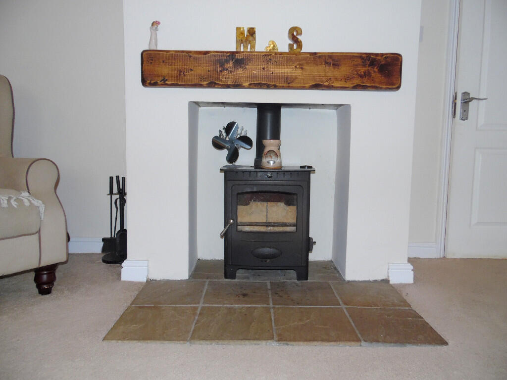 LOUNGE - LOG BURNER