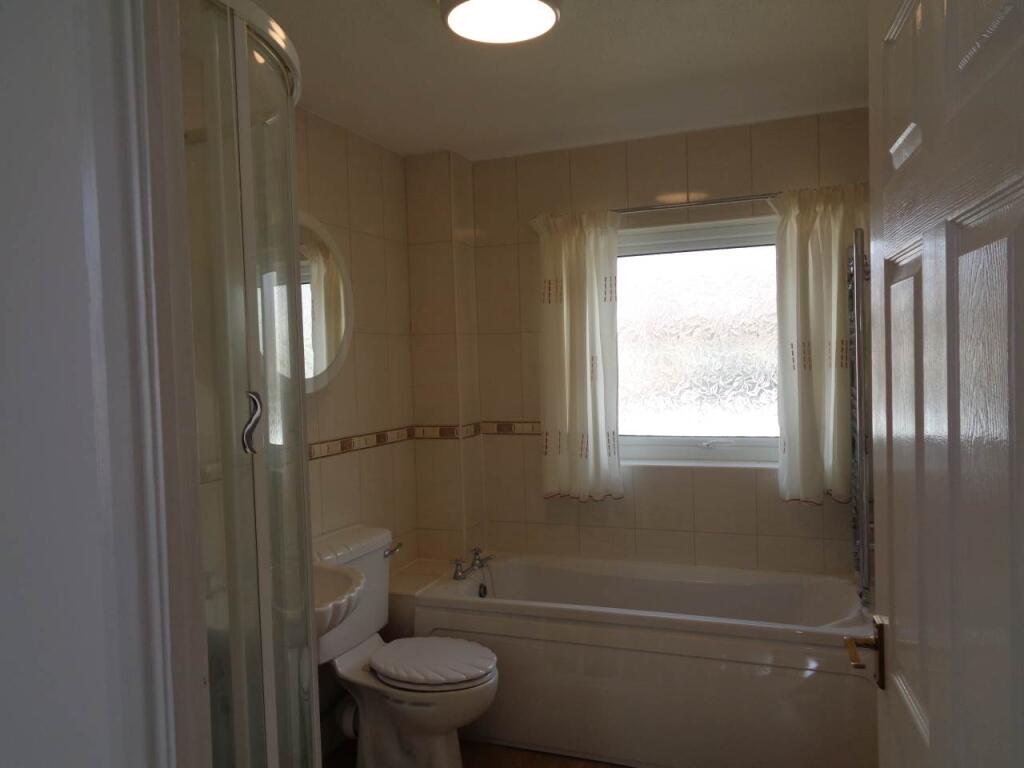 Shirley Close 33 Bat