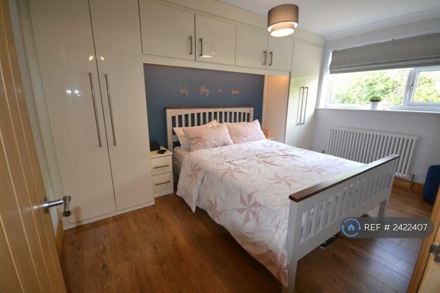 Master Bedroom Pic 1