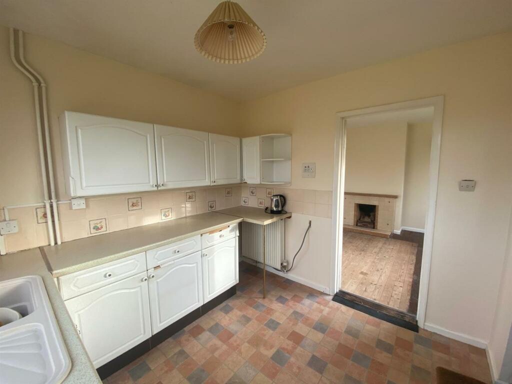 Kitchen: