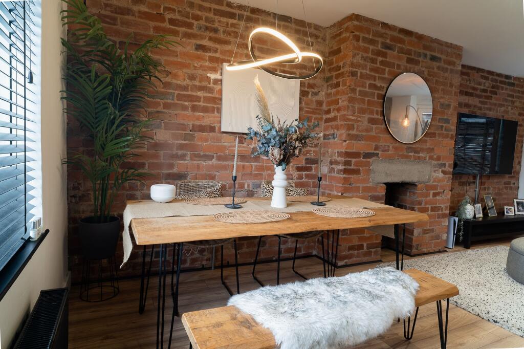 OPEN PLAN KITCHEN, DINING ROOM AND LIVING ROOM