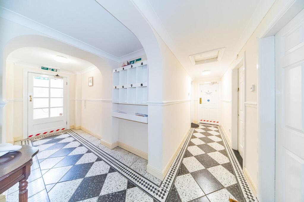 Flat 8 Derby Street lobby.jpg