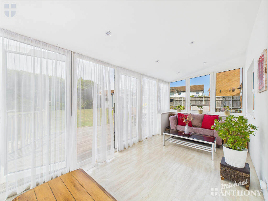 CAM03218G0-PR0656-STILL018