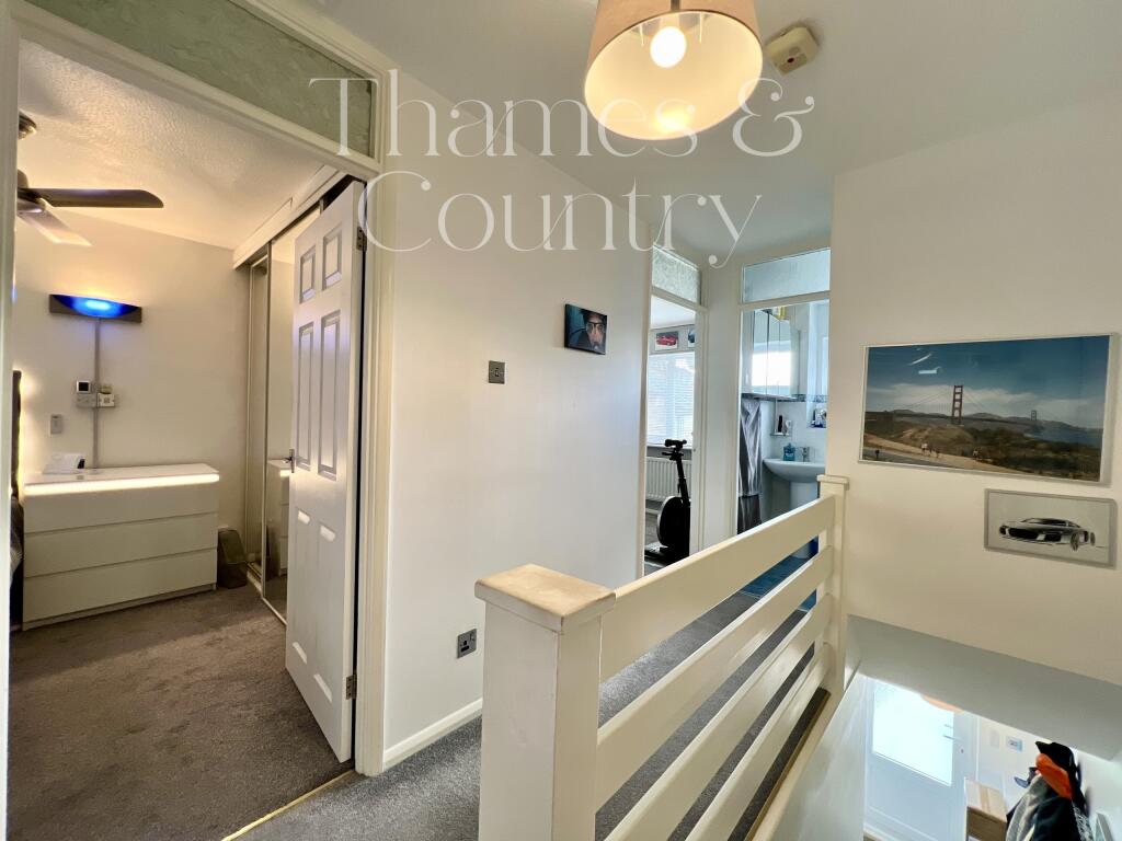 Landing &amp; Stairwell