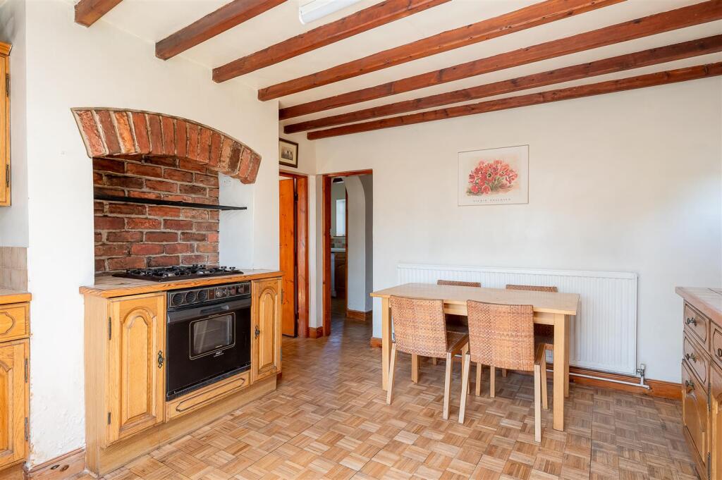KITCHEN BREAKFAST ROOM