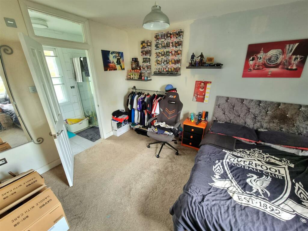 Bed 1.jpg