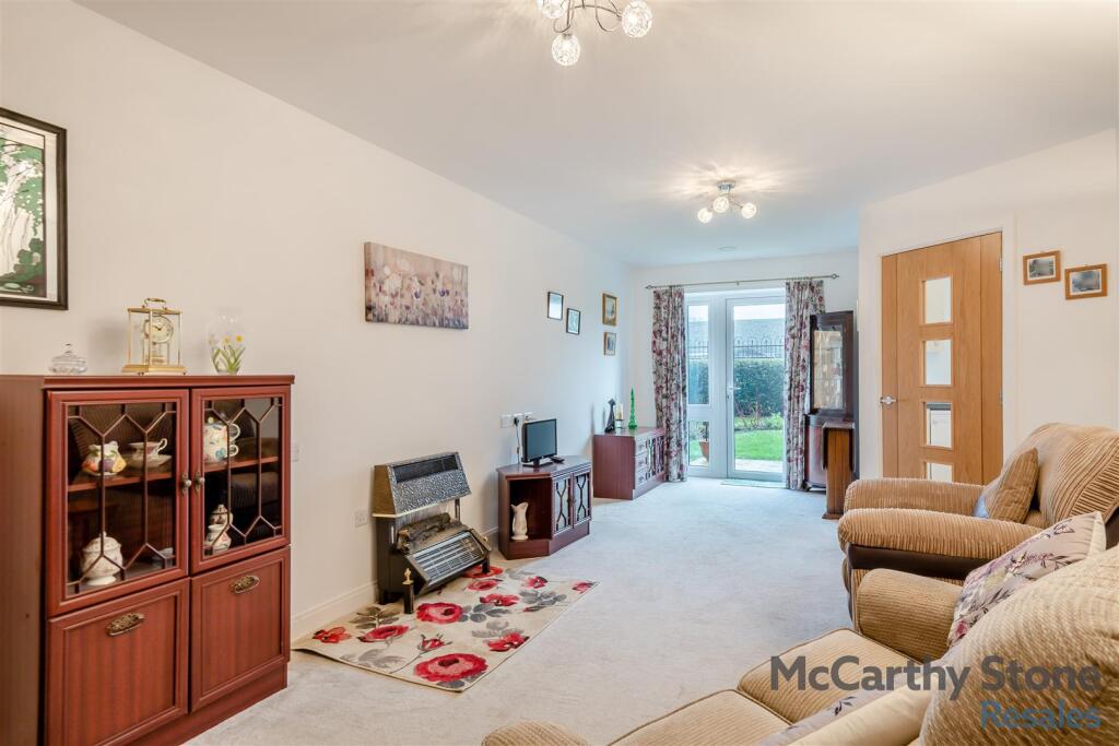 8631092-interior01.jpg