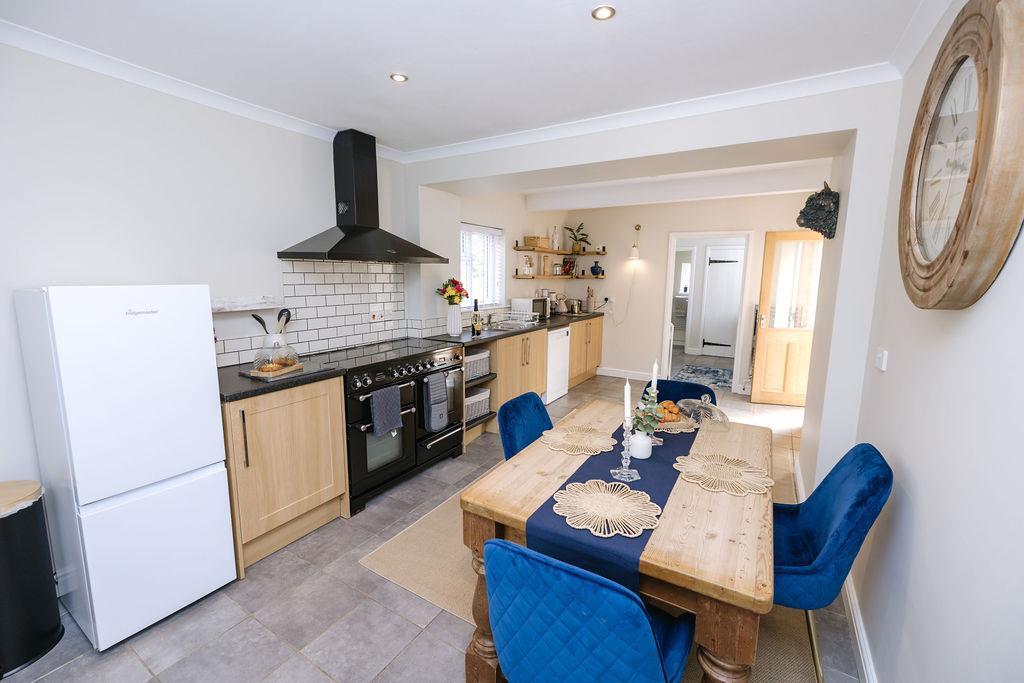 KITCHEN DINER