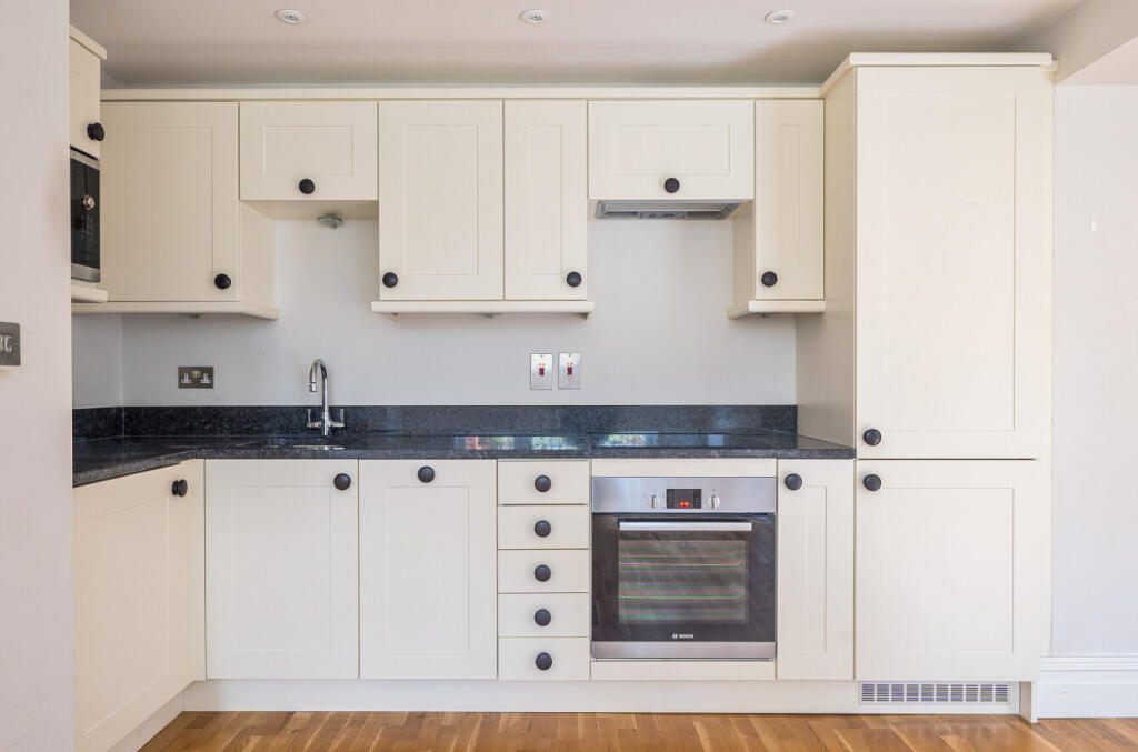 1376315-23-690c87...