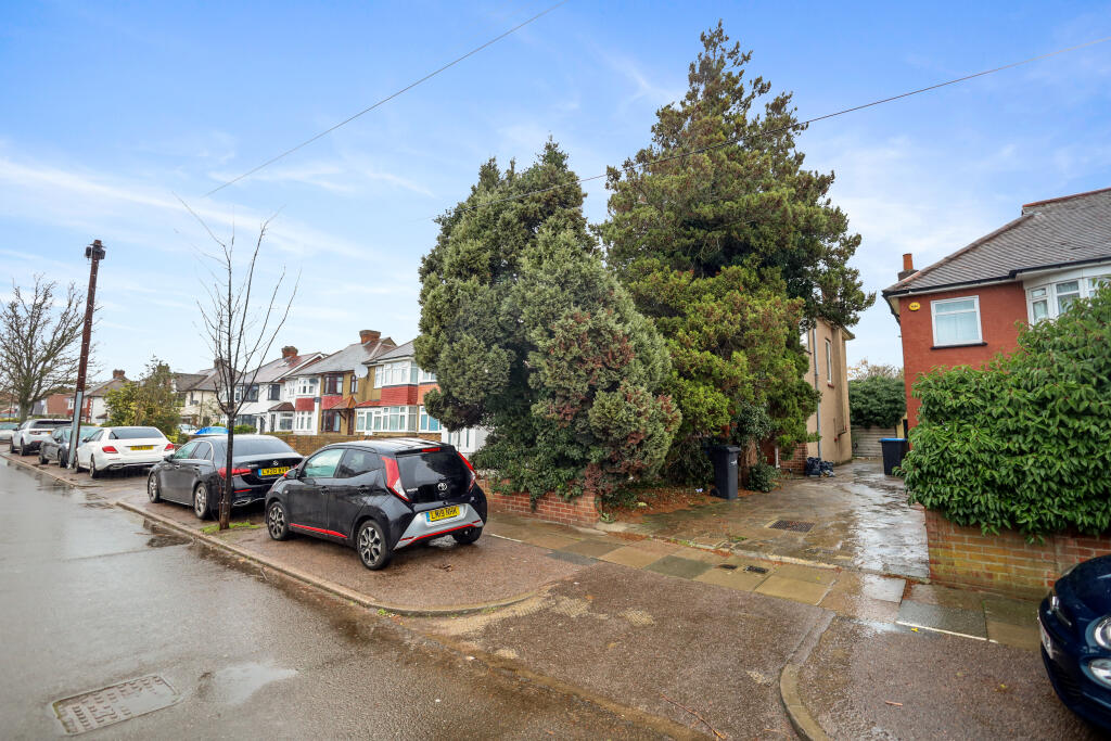 11 Meadway, Enfield, EN3 6NT