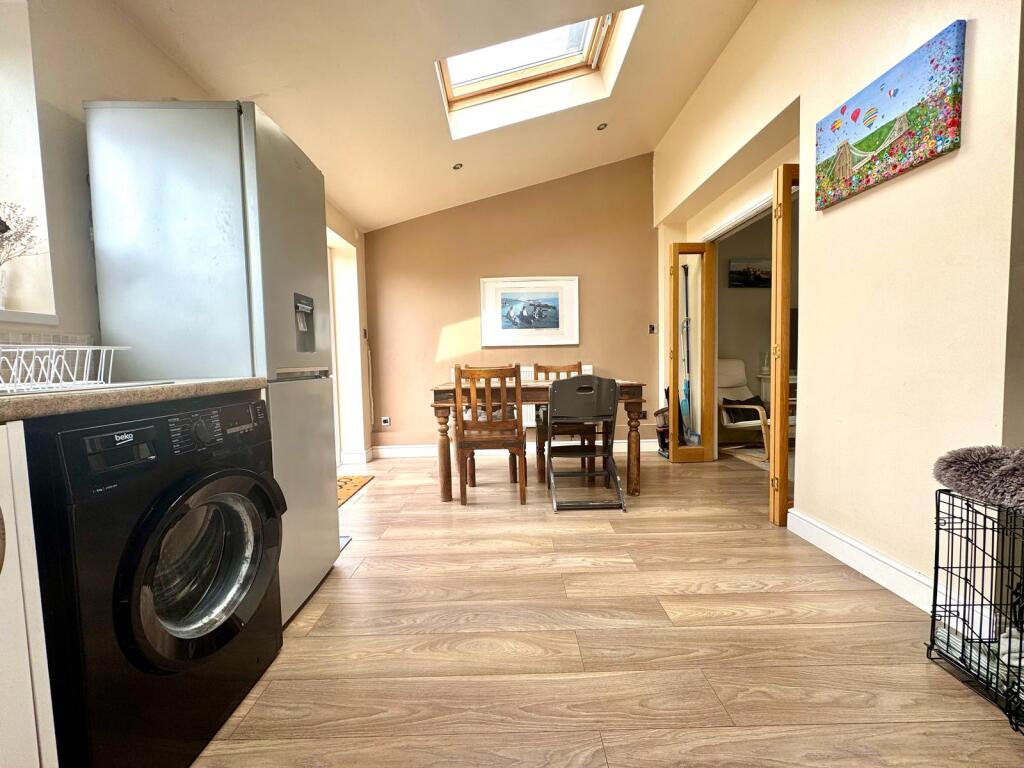 Kitchen / Dining Area