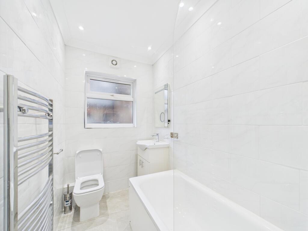 CAM03750G0-PR0062-STILL008