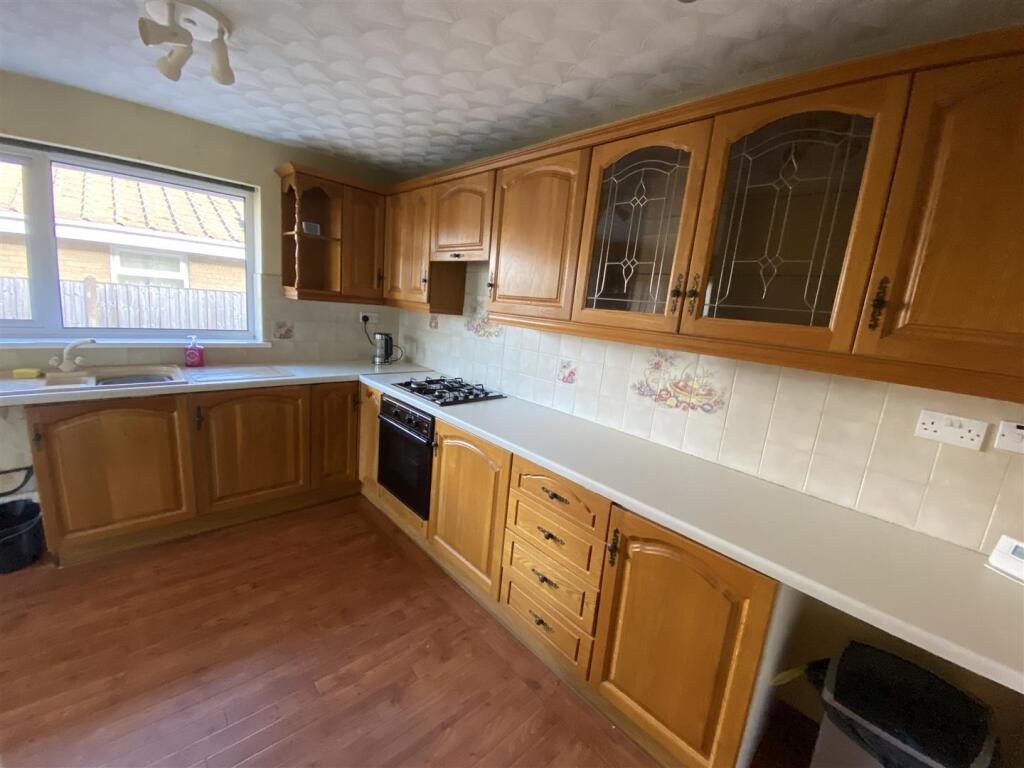 Kitchen: