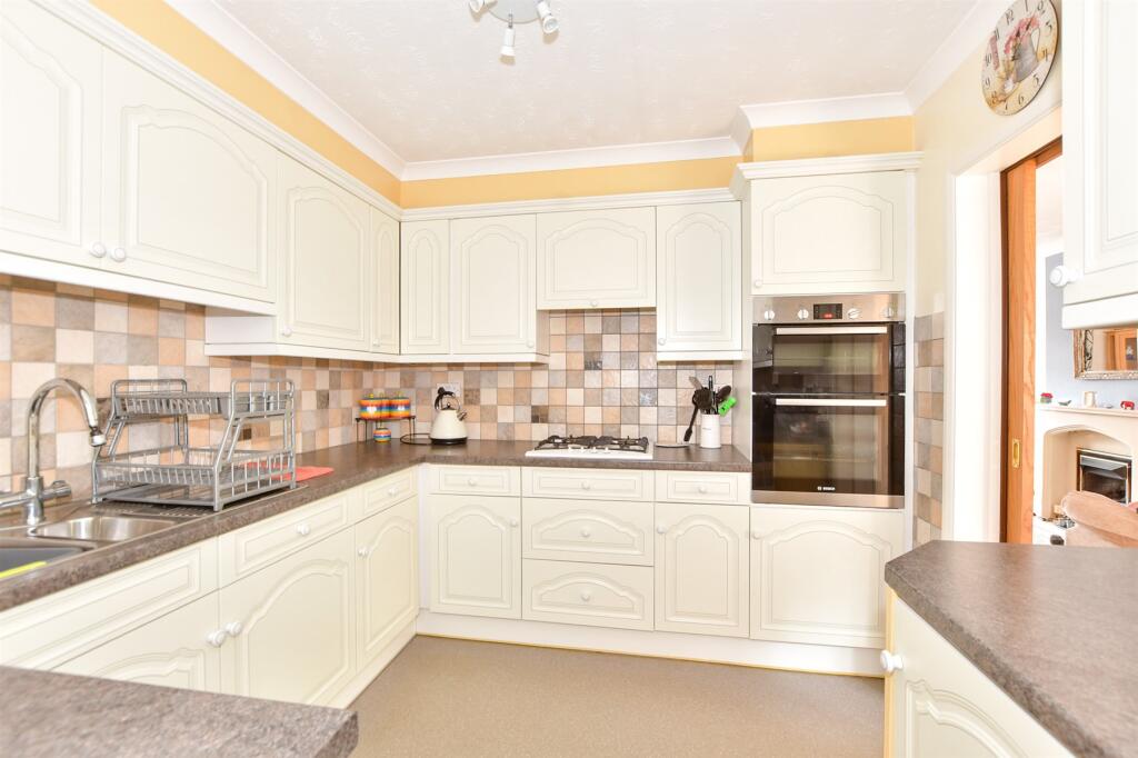 Kitchen/ Breakfast Room