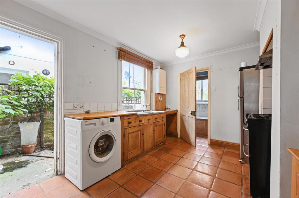 AR - Brouncker Road8.JPG