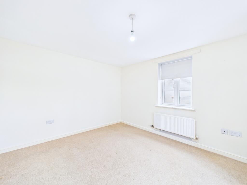 CAM01909G0-PR0417-STILL009