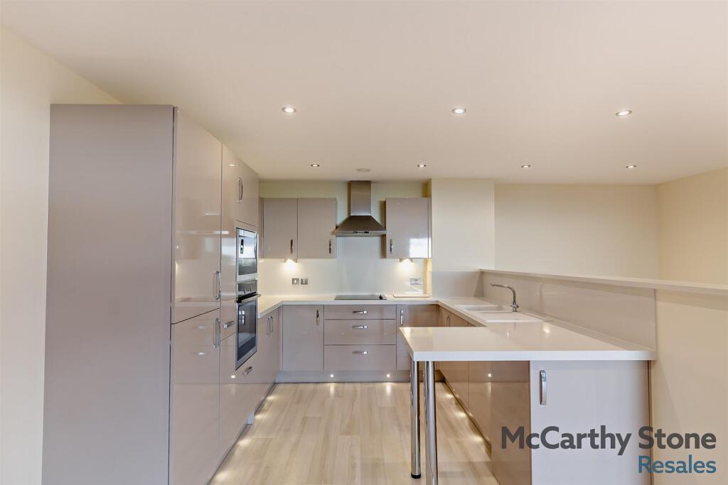 Open Plan Living Room/Kitchen