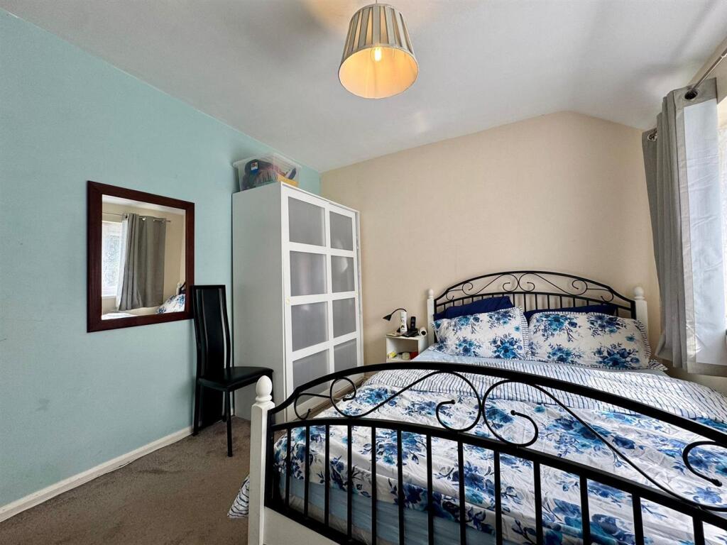 Bedroom 2 (2).jpg