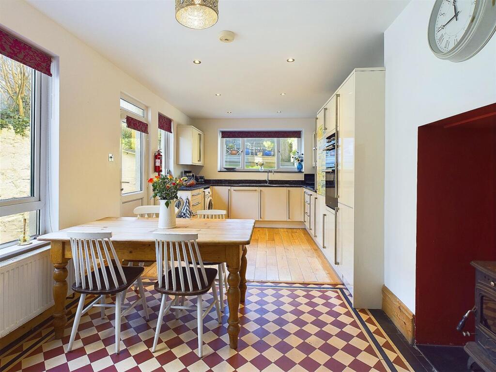 Kitchen Diner.