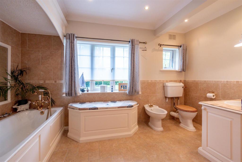 Bathroom Aspect 2