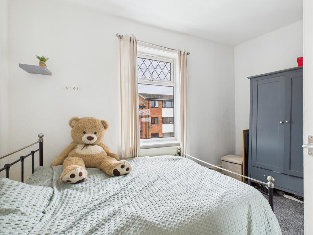 CAM03729G0-PR0076-STILL017