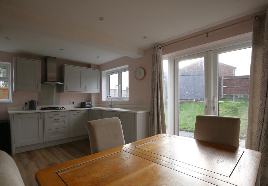 Dining/kitchen