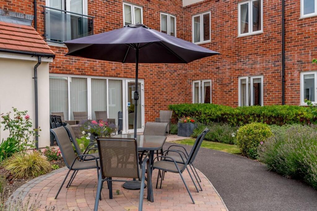 8516464-Exterior09 (Medium).jpg