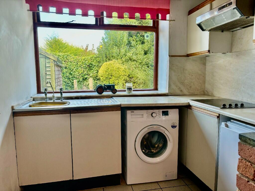 Kitchen side 2