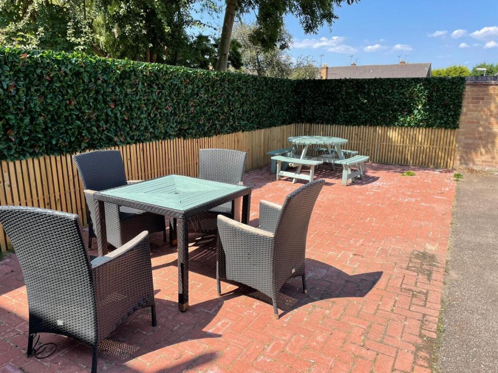 flat 1 birmingham road outside terrace.png