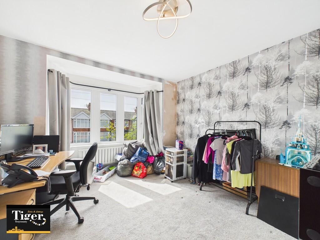 CAM02176G0-PR0559...