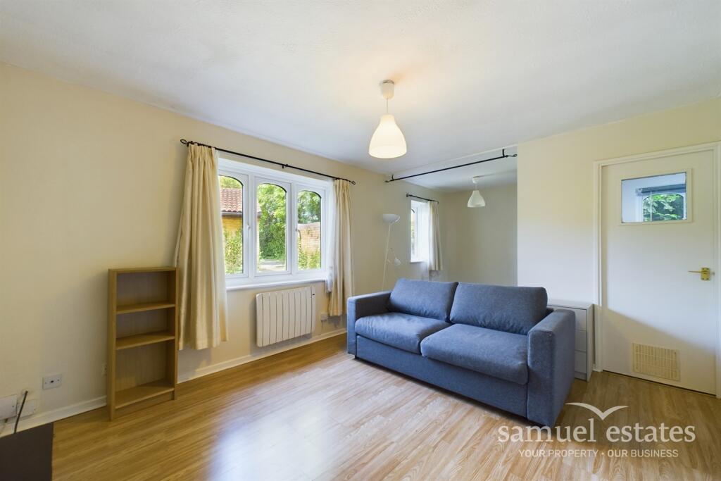 Bedroom/ Living Room