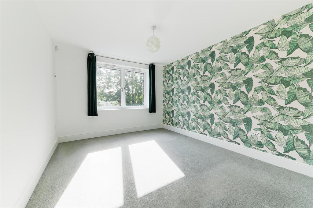 Helmsdale Court, 77 Woodcote Road6.jpg