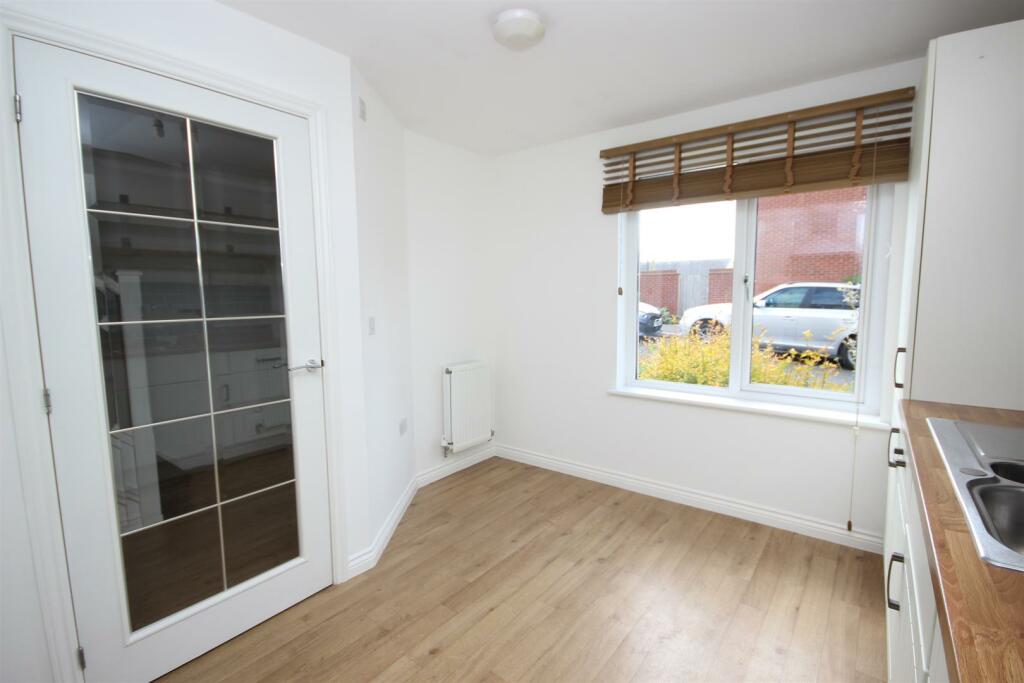 Kitchen 2 - when vacant.JPG