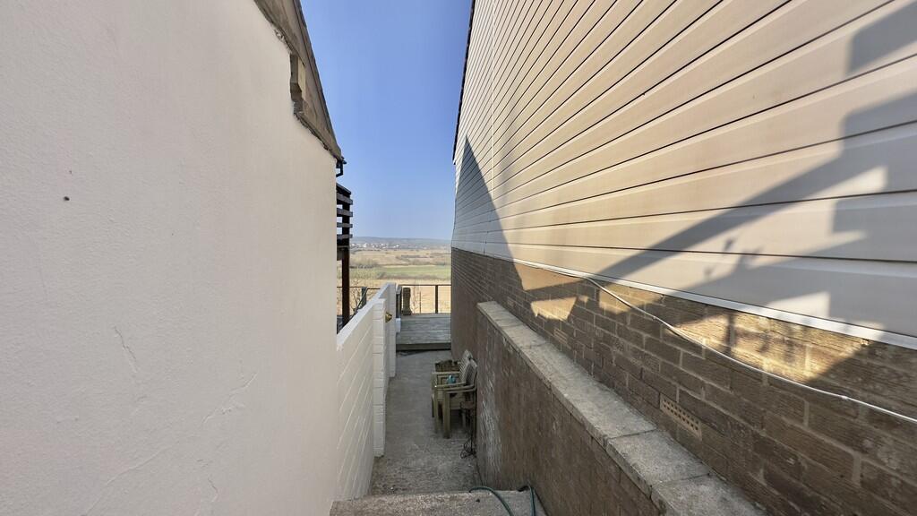 3AA42F88-DD3B-44F...