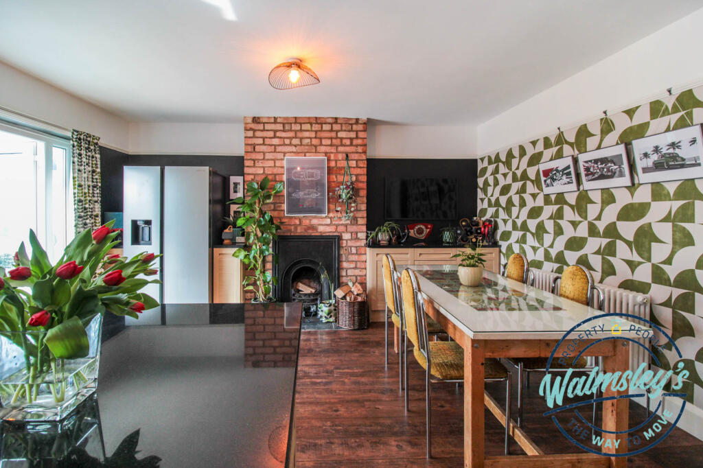Kitchen dining &amp; family room