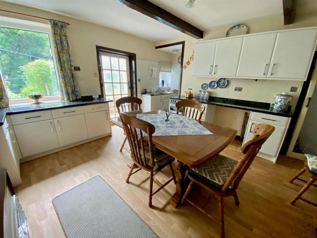kitchen lower ground floor 2.jpg