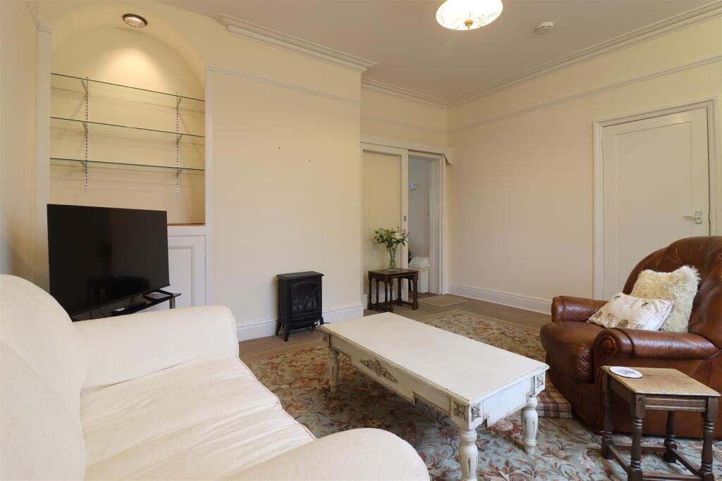 Lounge  2.jpg