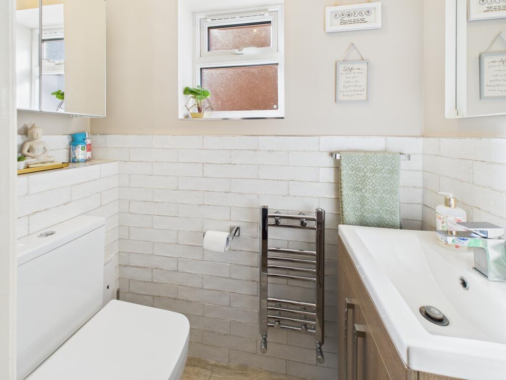 CAM04825G0-PR0172-STILL008