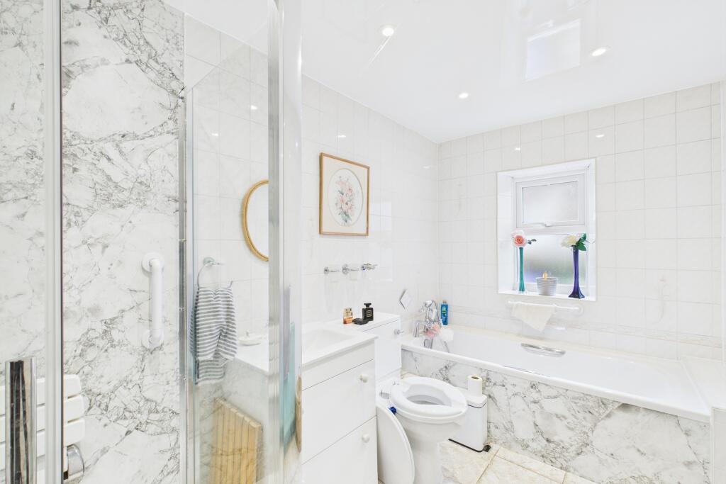 CAM04201G0-PR0068-STILL015