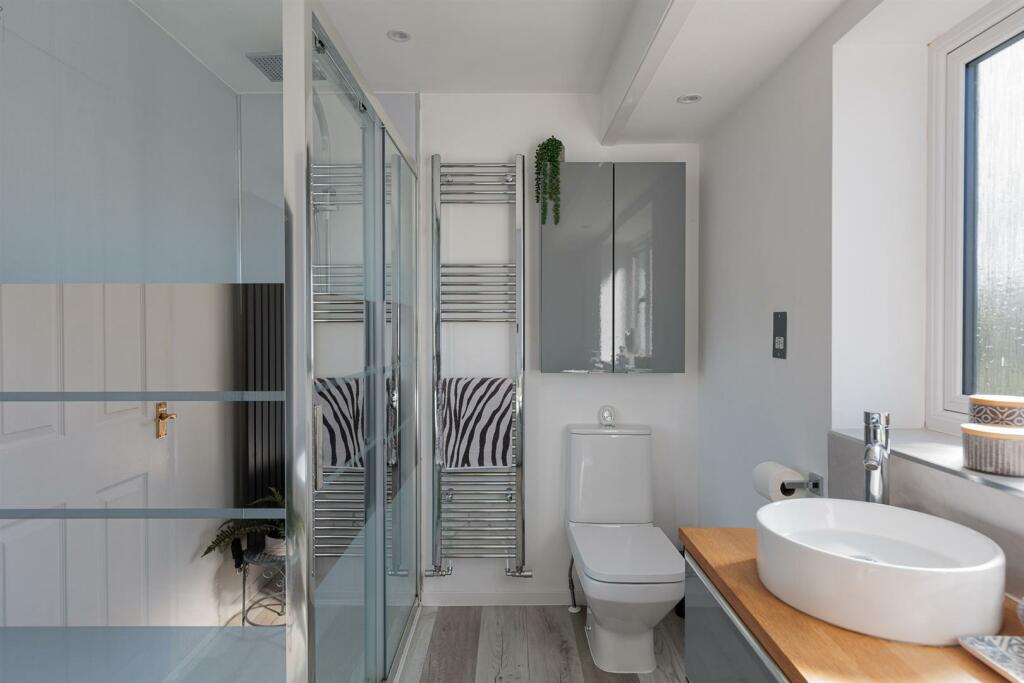 Master Bedroom En-Suite