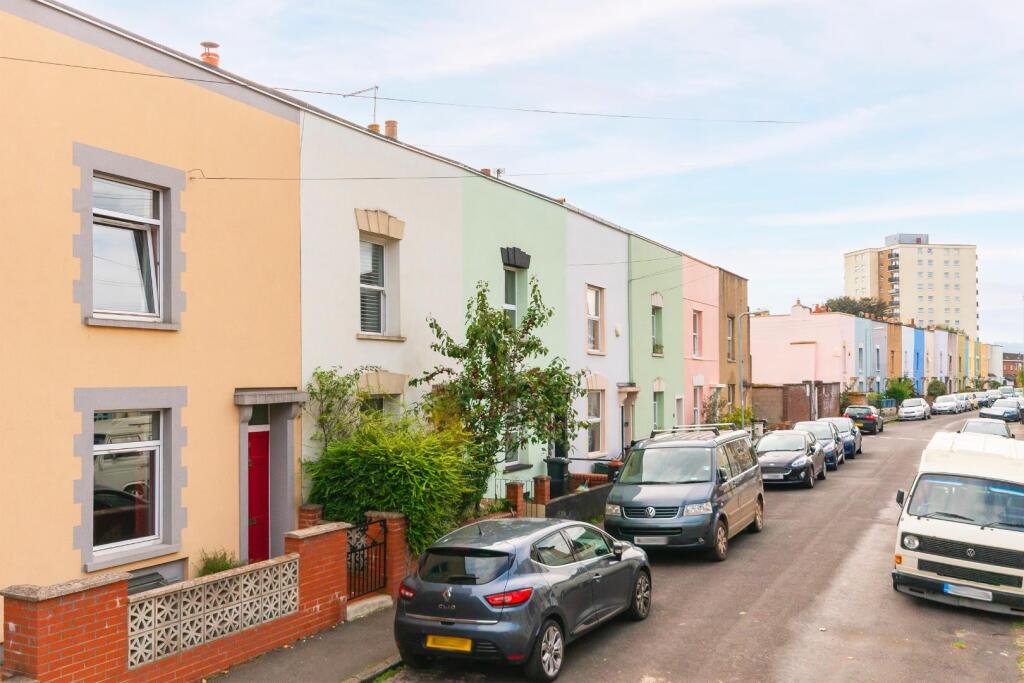 ECARRETTESREMOS5 - External C.jpg