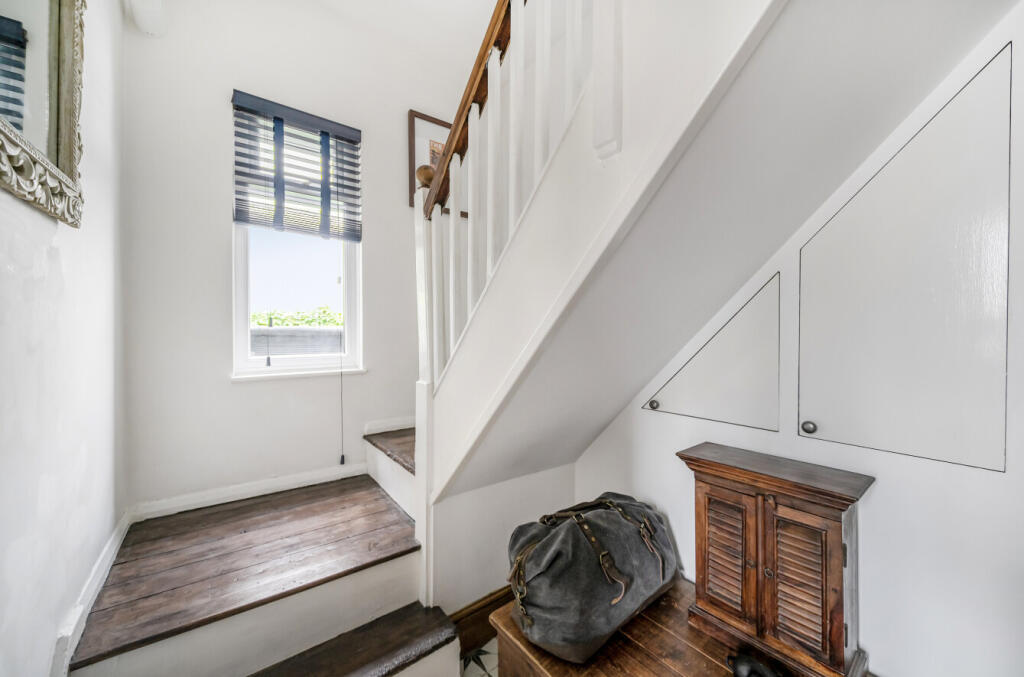 1318027-13-687ff2...