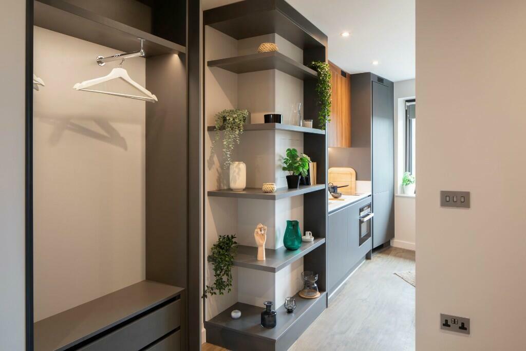 Wardrobe &amp; shelving