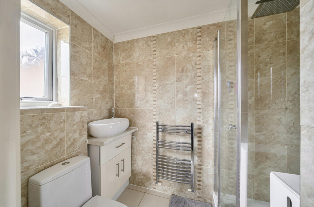 1373328-22-690897...