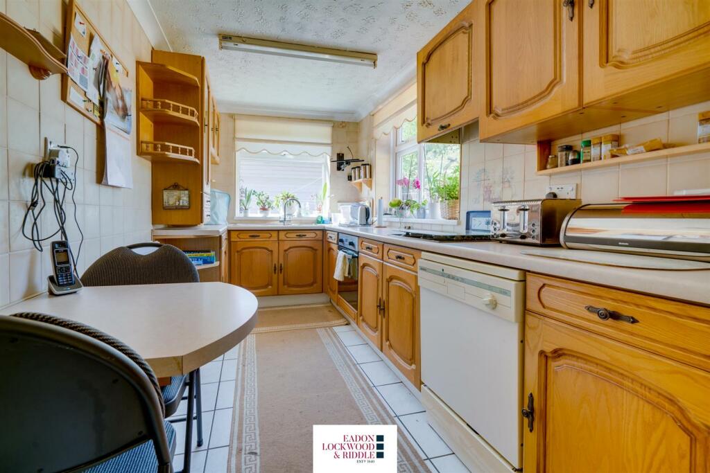 Kitchen 1.jpg